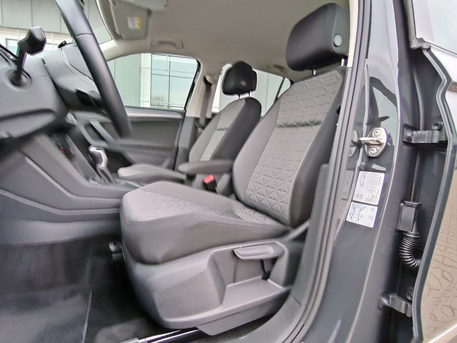 Volkswagen Tiguan 1.5 TSI Life DSG - Samsaru's Car Outlet