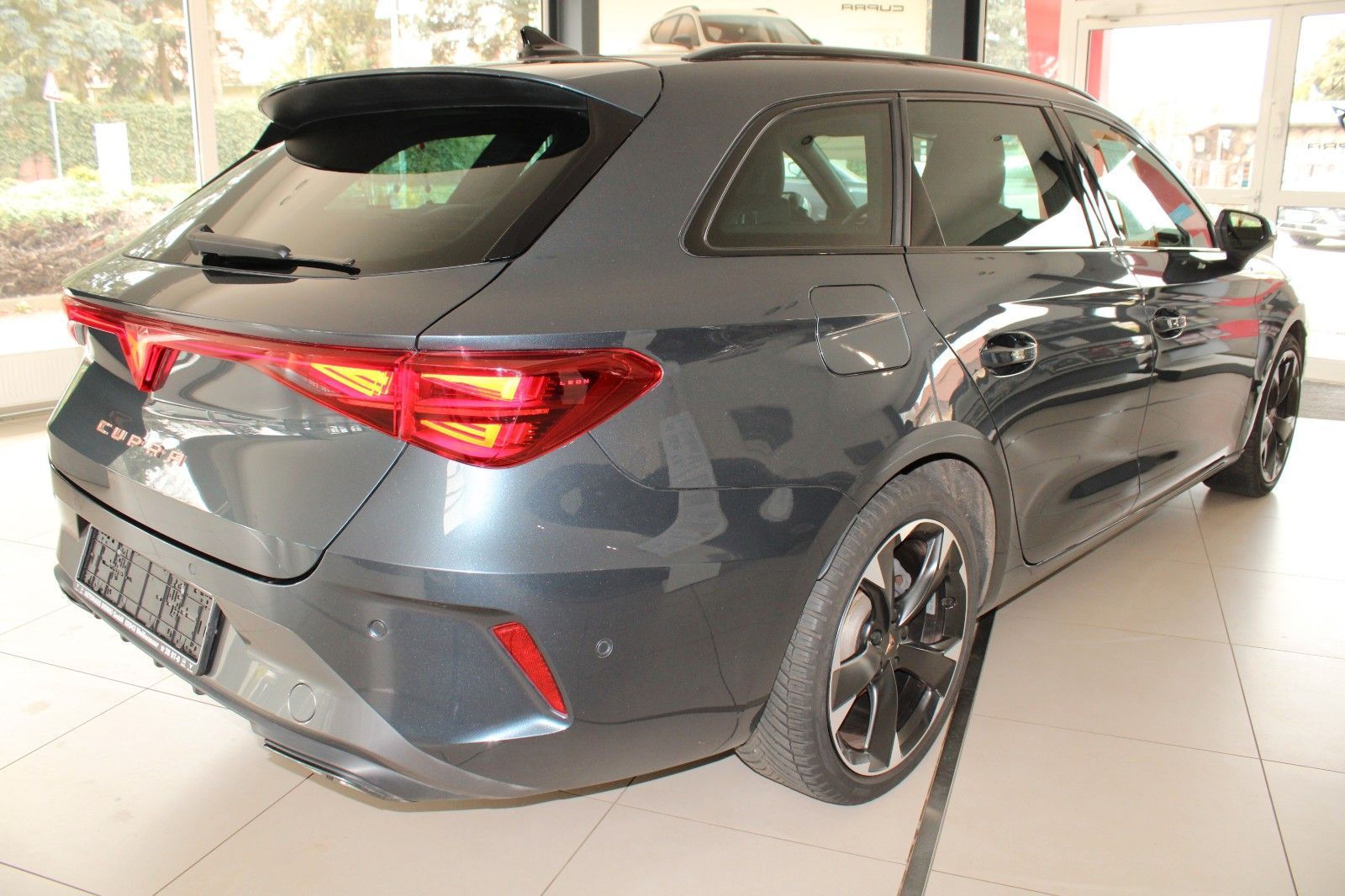 Cupra Leon Sportstourer DSG - Samsaru's Car Outlet