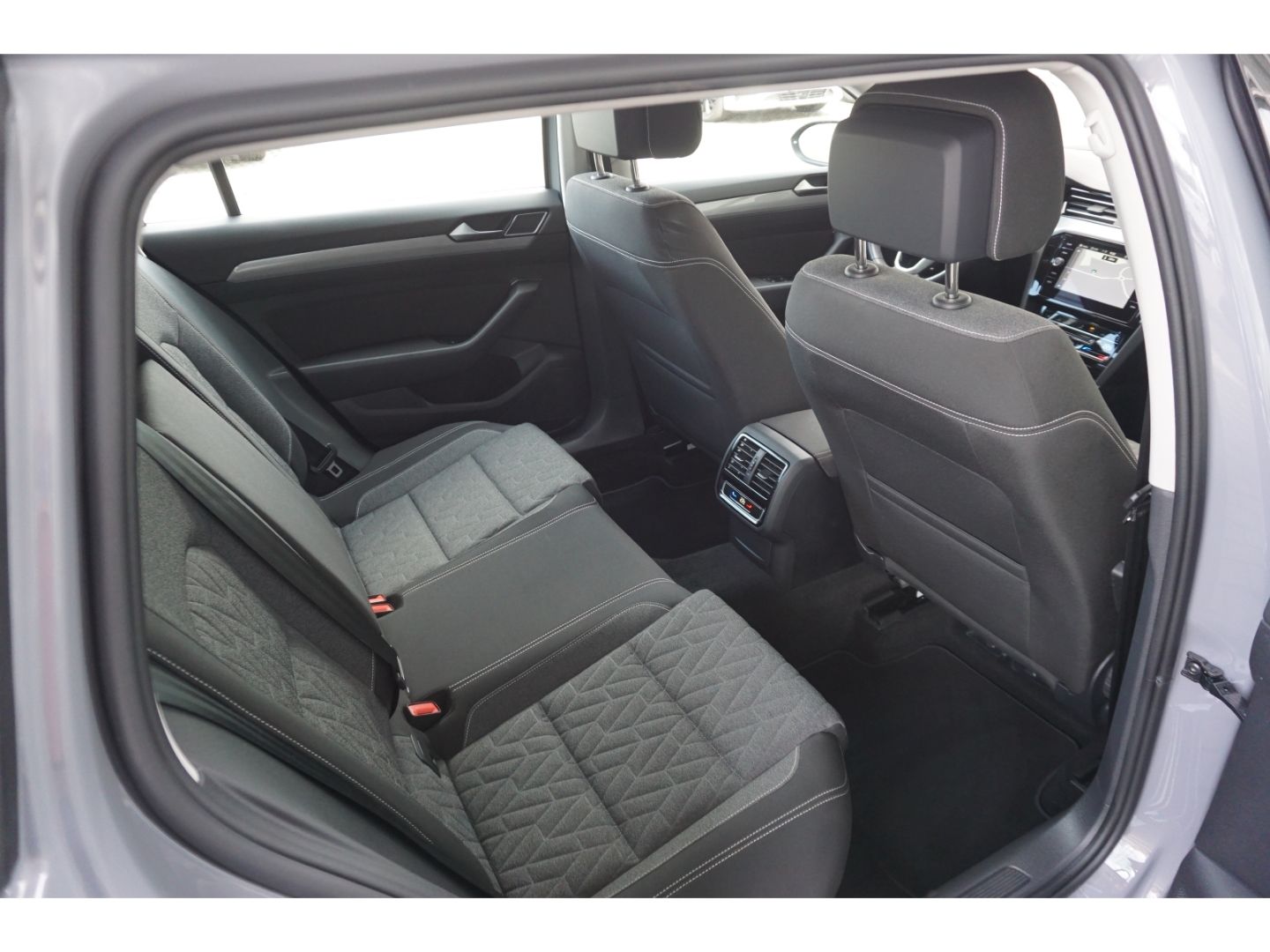 Volkswagen Passat 1.5TSI-DSG - Samsaru's Car Outlet