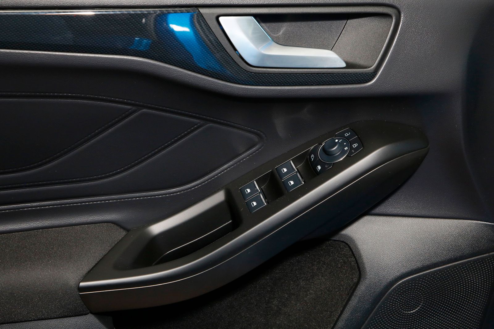 Ford Focus ST-Line X 1.0l EcoB.MHEV+Panorama SSD+Assi