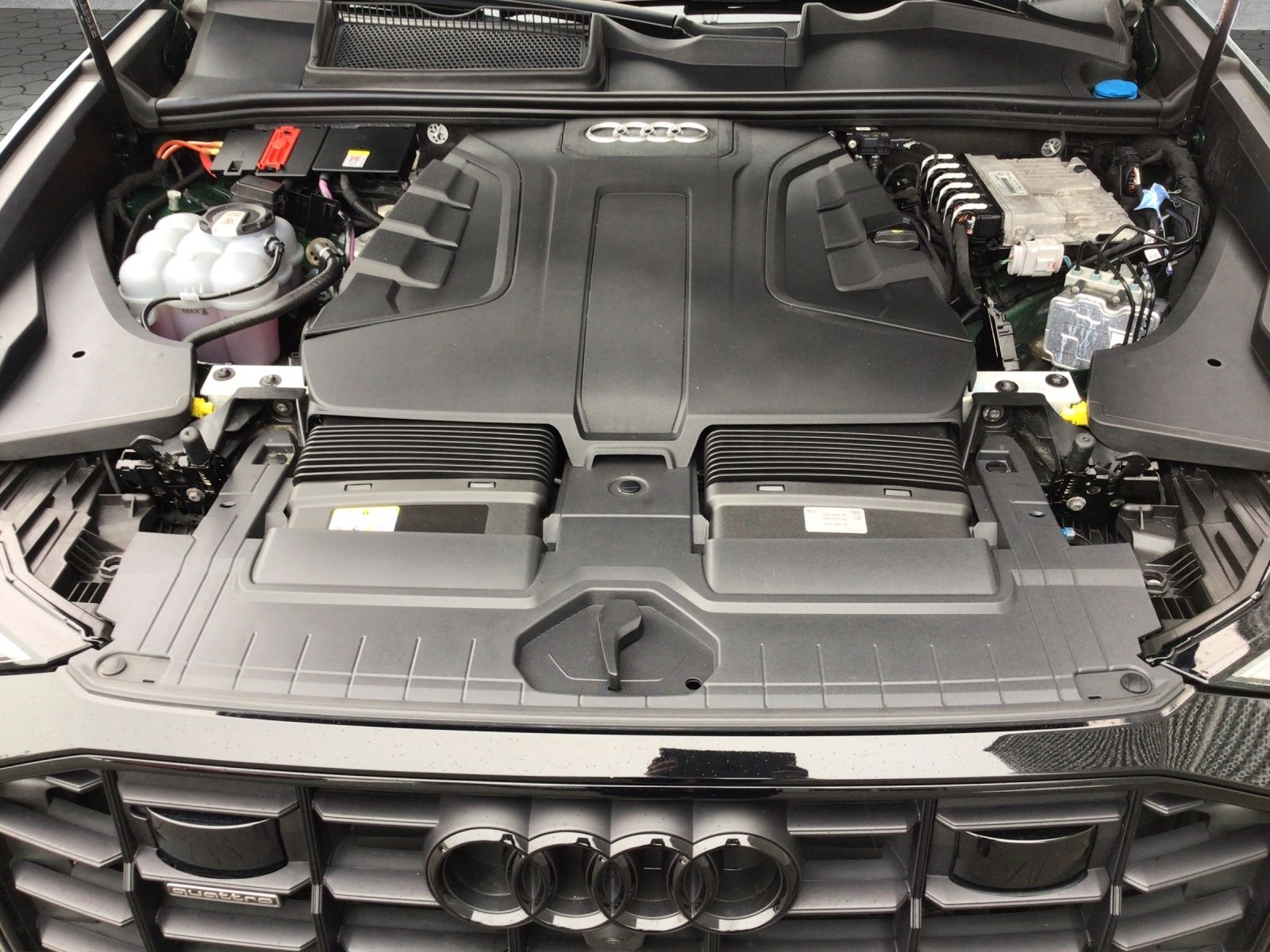 Audi Q8 50 TDI qua S-LINE AHK/HDMATRIX/LEDER/HUD