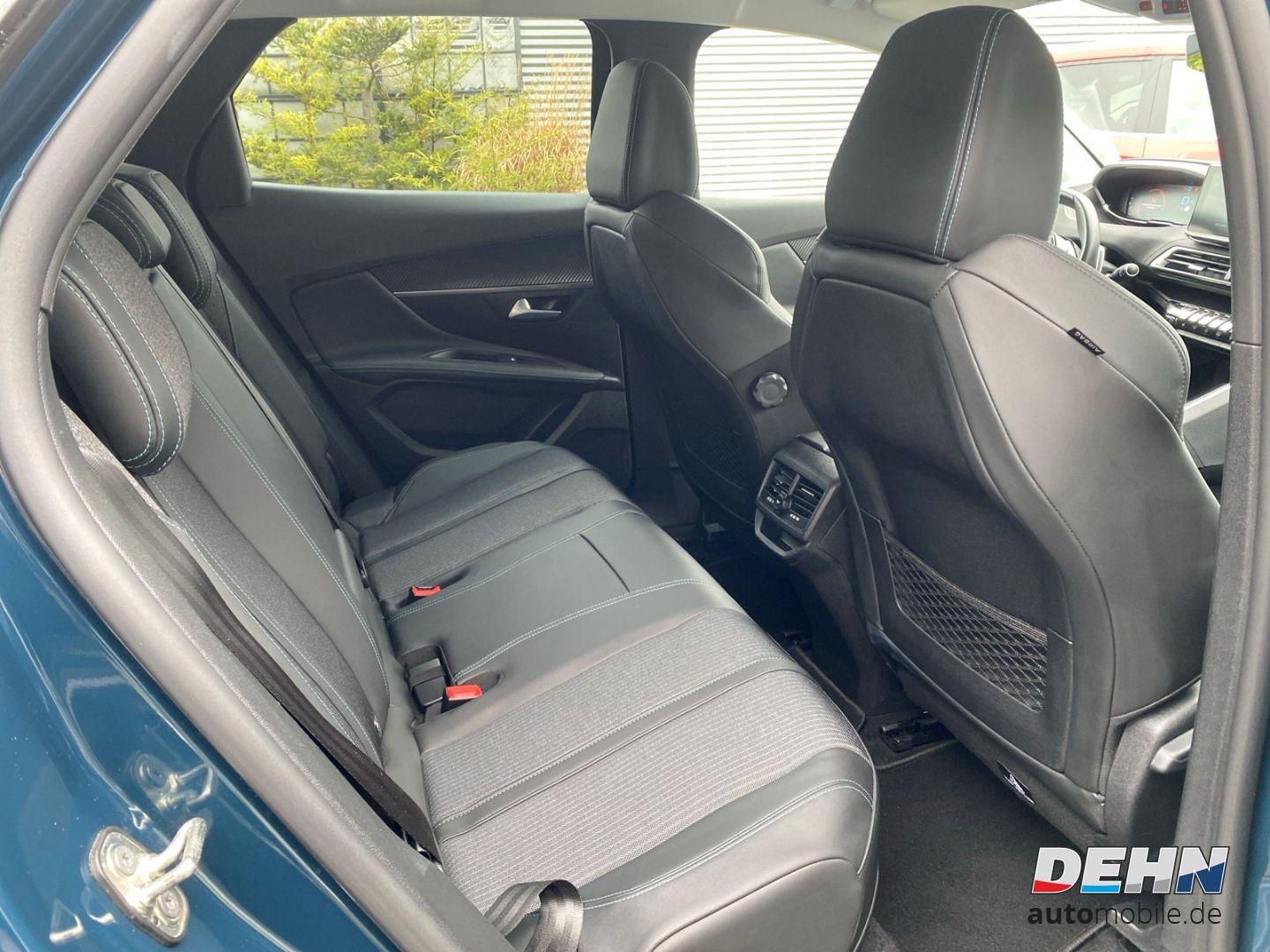 Peugeot 3008 Hybrid 225 PHEV Allure Navi SHZ Kamera PDC