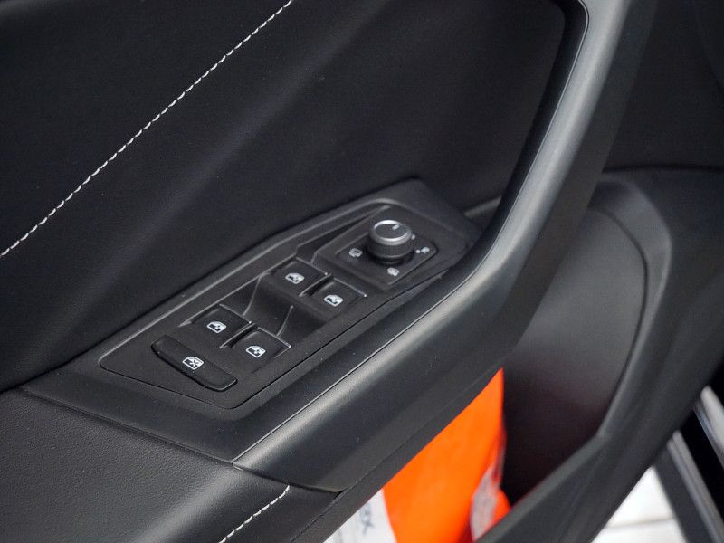 Volkswagen T-Roc 2.0 TDI R-Line - Samsaru's Car Outlet
