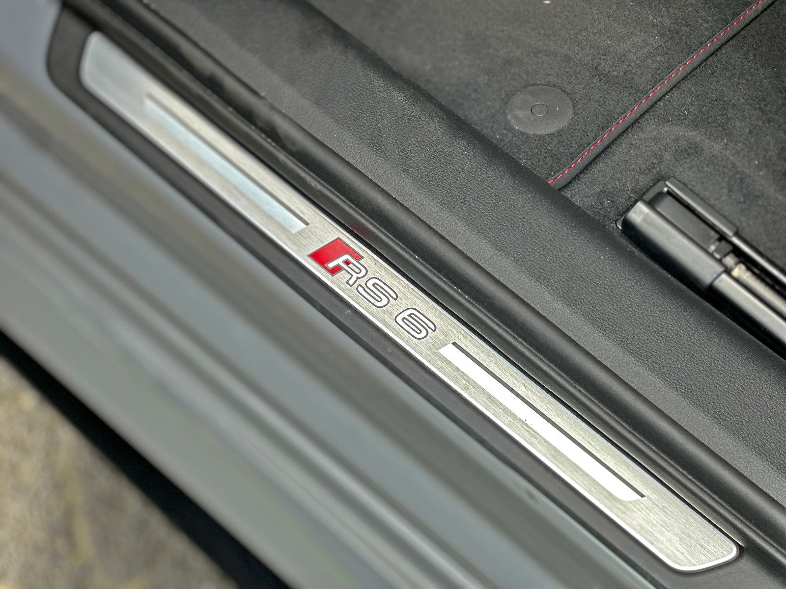 Audi RS6 Avant BLACK PANO HUD NIGHT STHZG B&O 280km/h