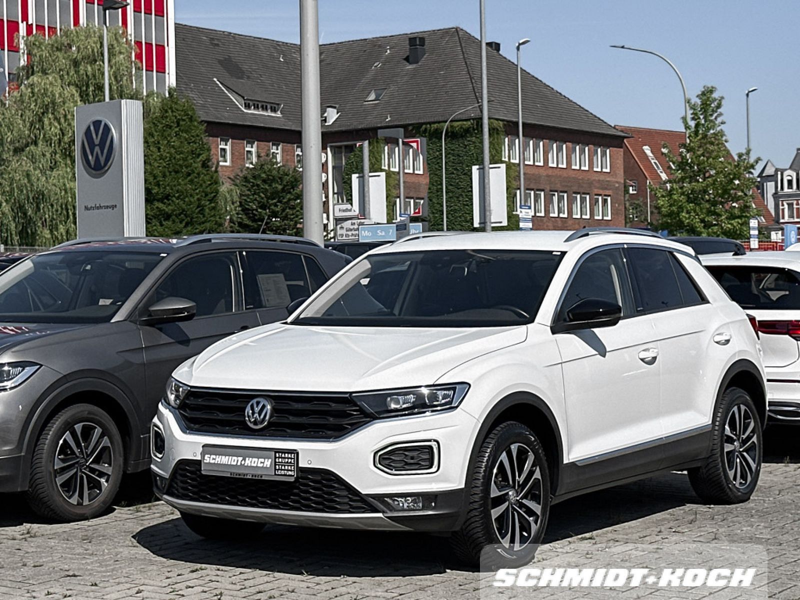 Volkswagen T-Roc 1.5 TSI ACT United DSG - Samsaru's Car Outlet