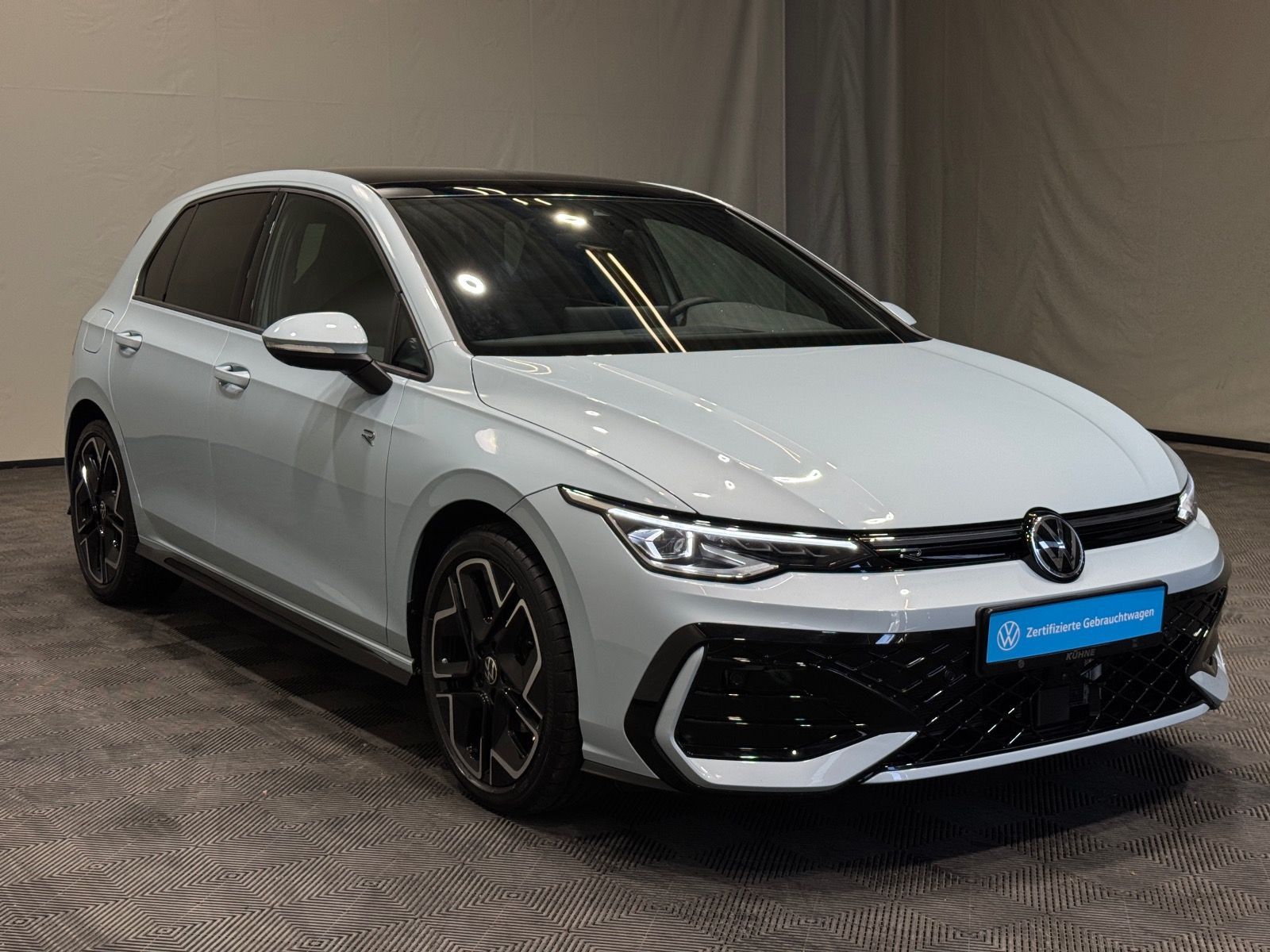 Volkswagen Golf R-Line 1.5 eTSI DSG | MATRIX NAVI PANO AHK