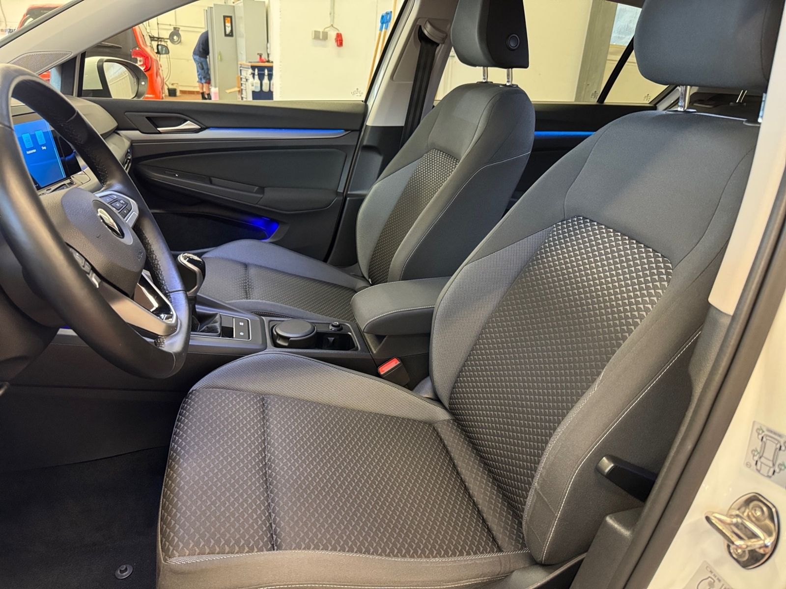 Volkswagen Golf VIII 1.5 TSI Active - Samsaru's Car Outlet