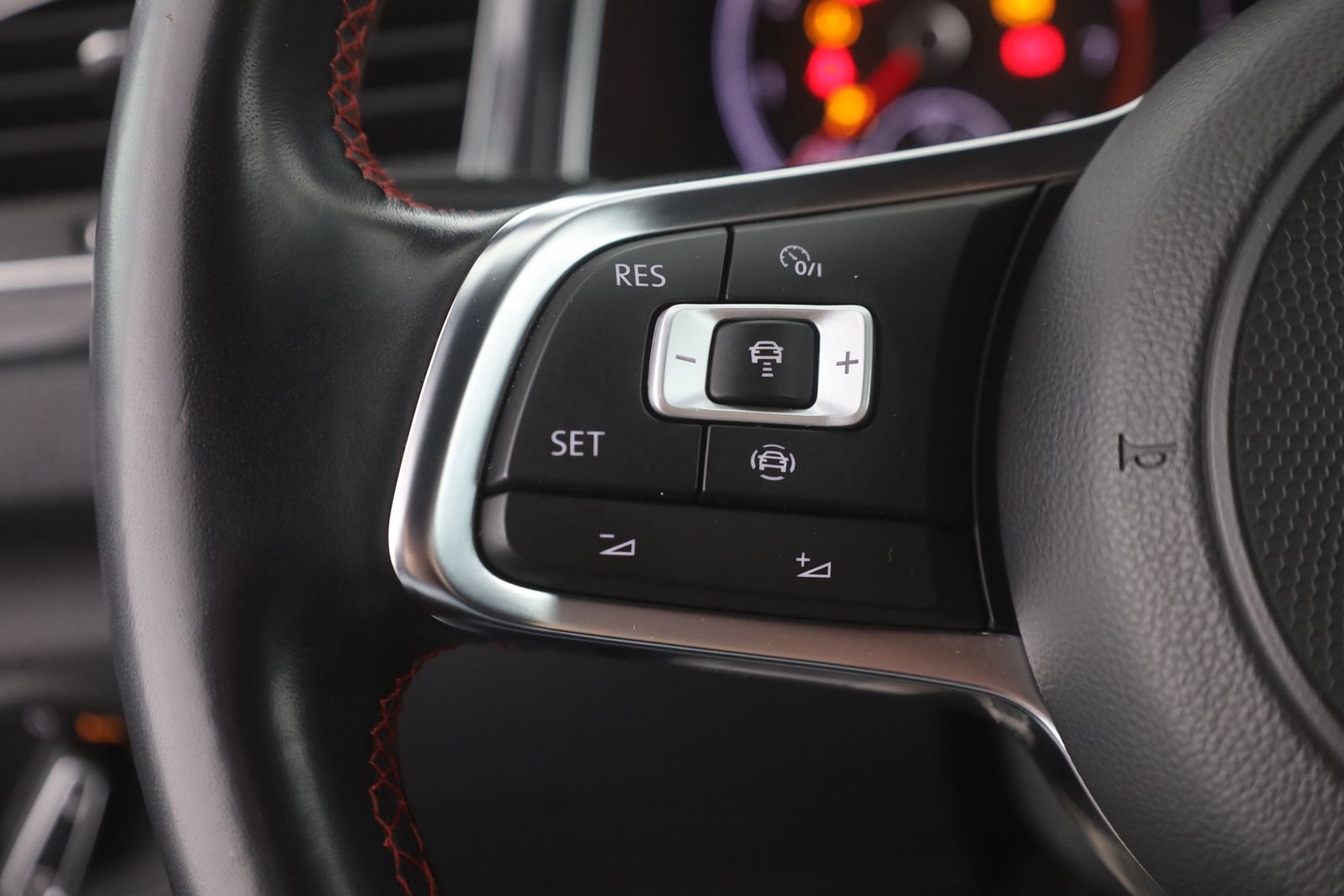 Volkswagen T-Roc 2.0 TSI 4Motion sport - Samsaru's Car Outlet