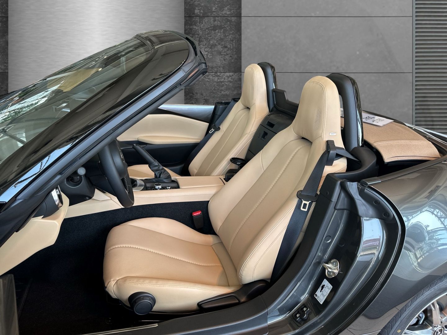 Mazda MX-5 Kazari Bose Soundsy. Apple CarPlay Nappaled