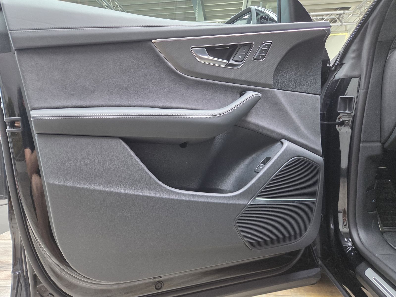 Audi RSQ8 Sportabgas AHK Standhzg. Black+ RS-Design