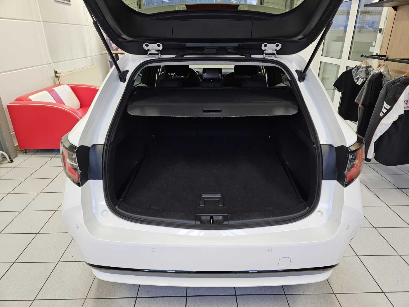 Toyota Corolla Touring Sports Hybrid - Samsaru's Car Outlet