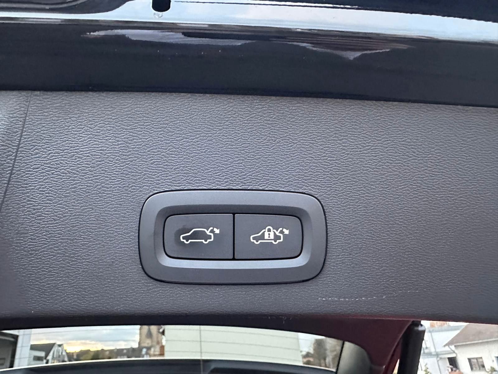 Volvo XC40 T4 Plug in MJ23, AHK,BLIS,ACC,Kamera,19''