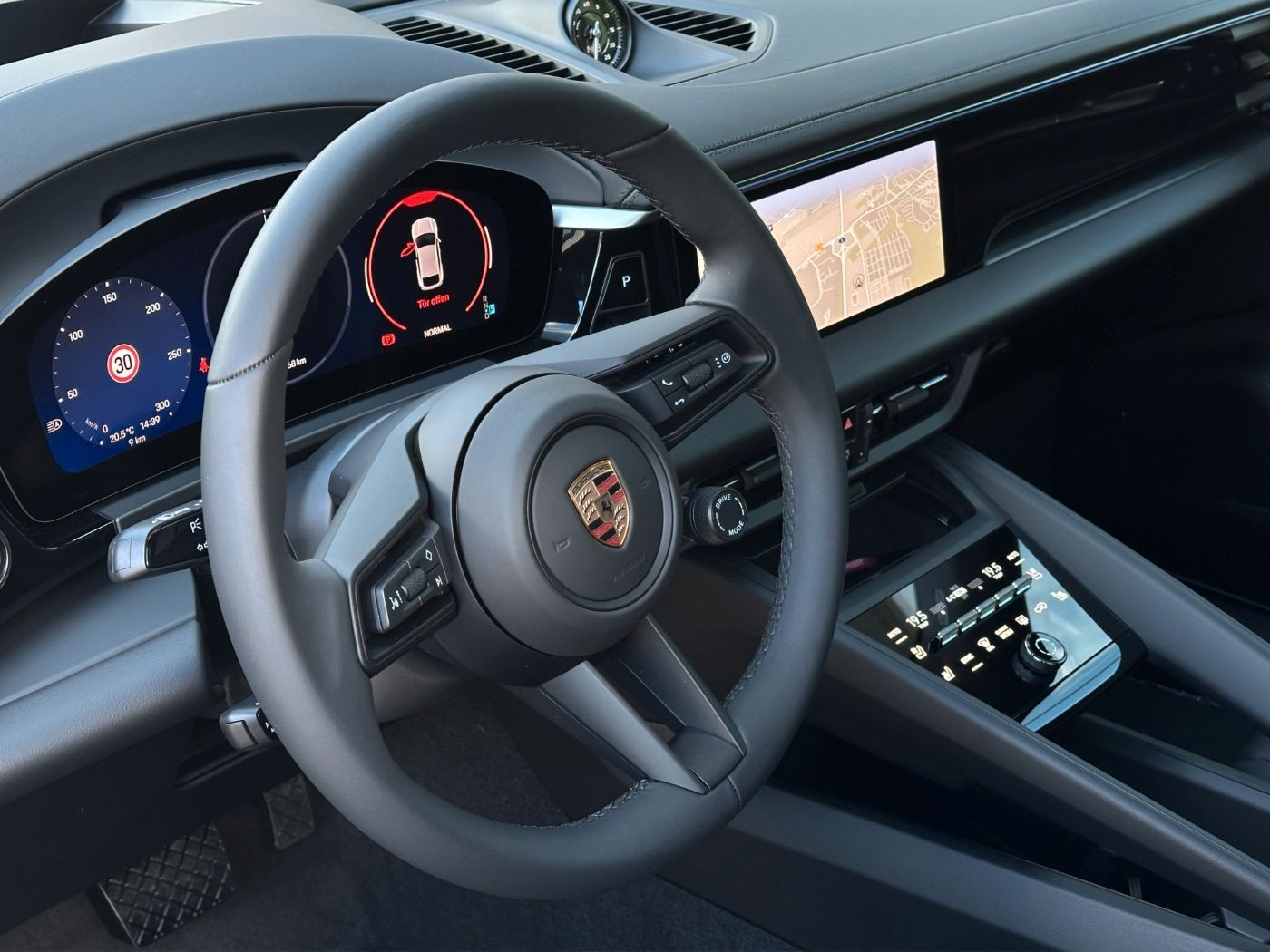 Porsche Macan - Samsaru's Car Outlet
