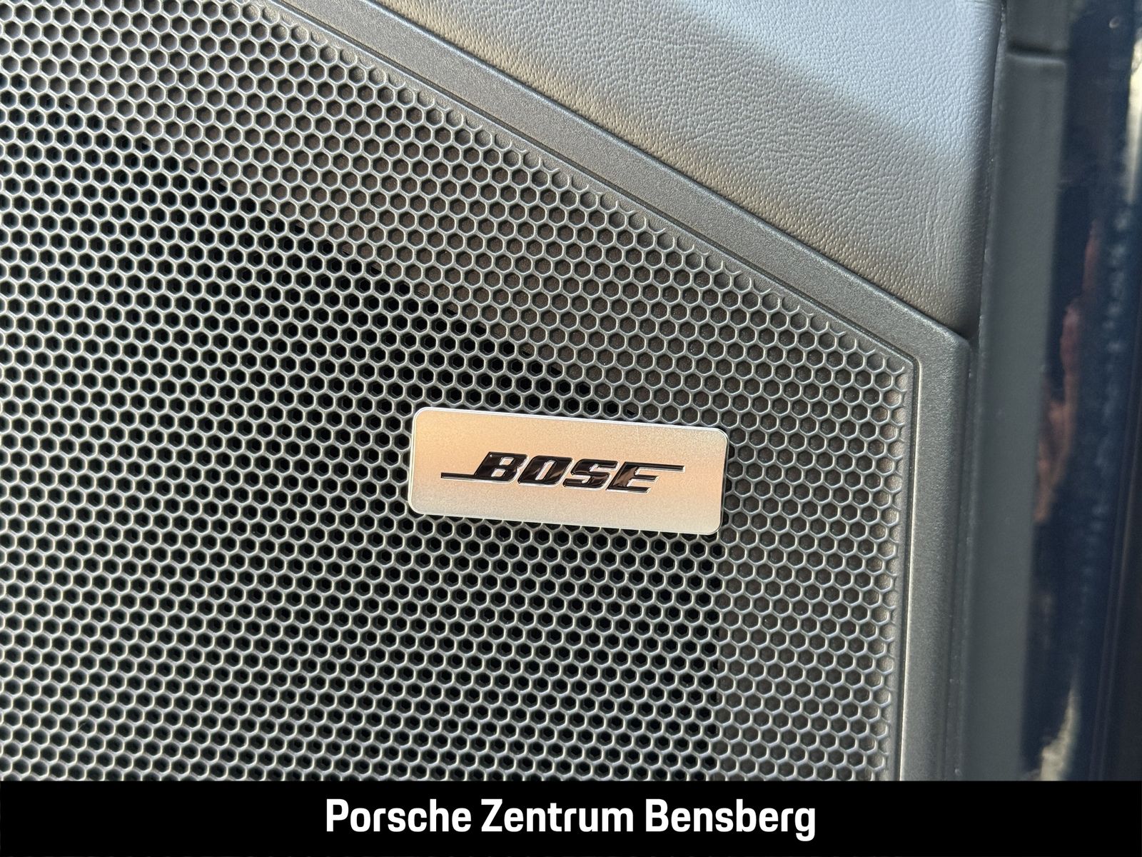 Porsche Cayenne E-Hybrid AHK Pano HUD Matrix SurroundVie