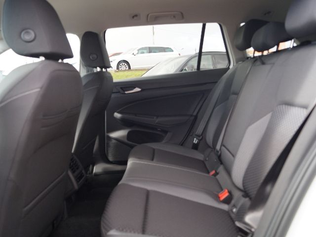 Volkswagen Golf VIII Variant 1.5 TSI ACTIVE - Samsaru's Car Outlet