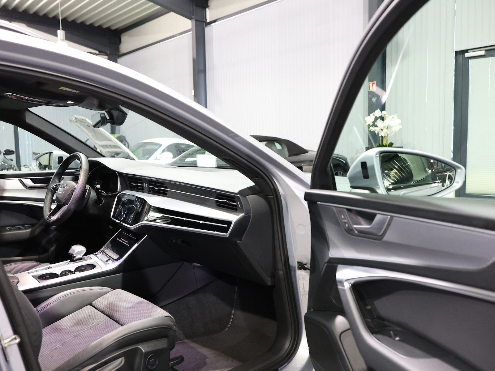 Audi A6 Avant 40 TDI S-LINE BLACK / PANORAMA, LED, VC