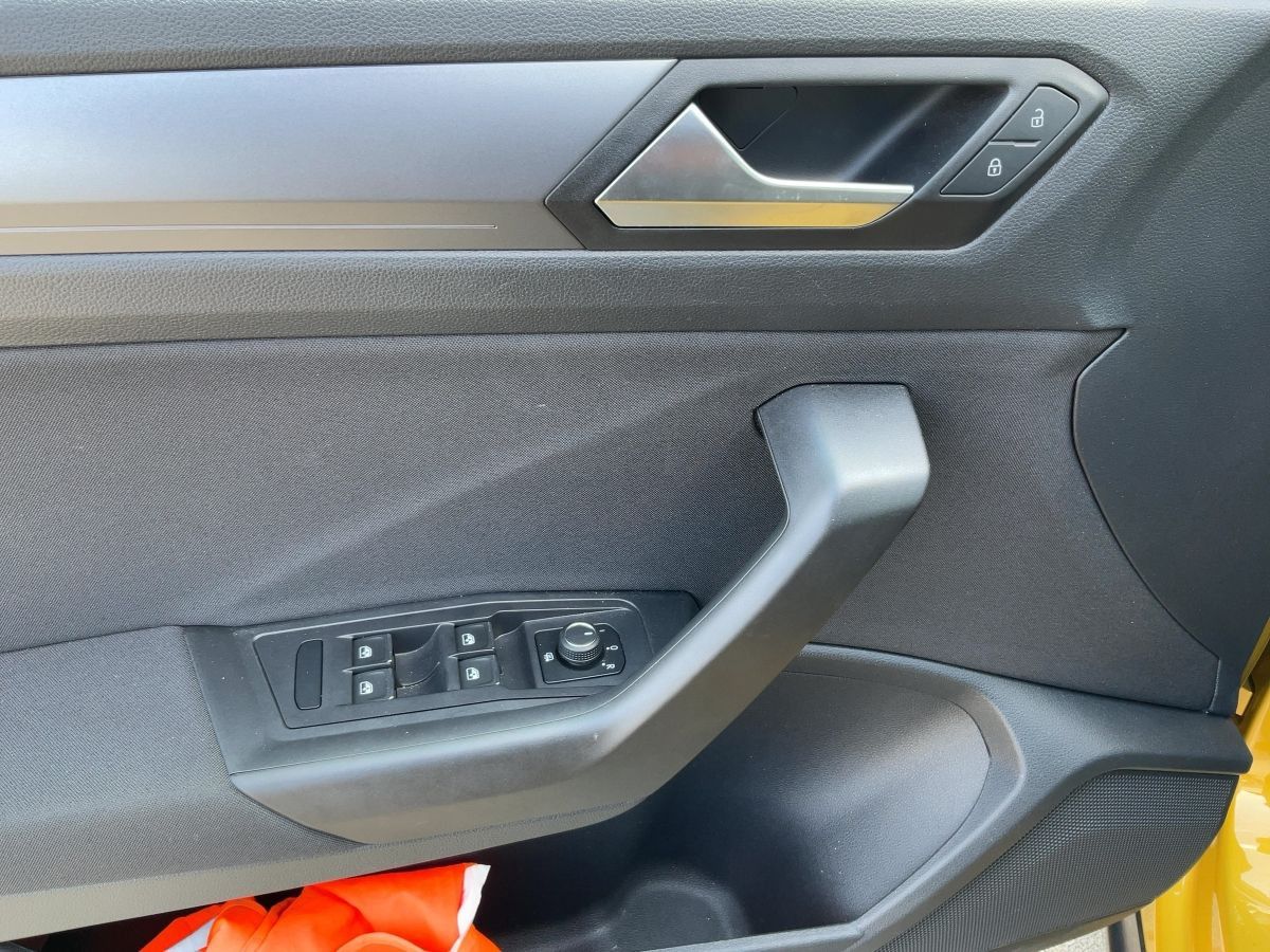 Volkswagen T-Roc 1.0 TSI STYLE - Samsaru's Car Outlet