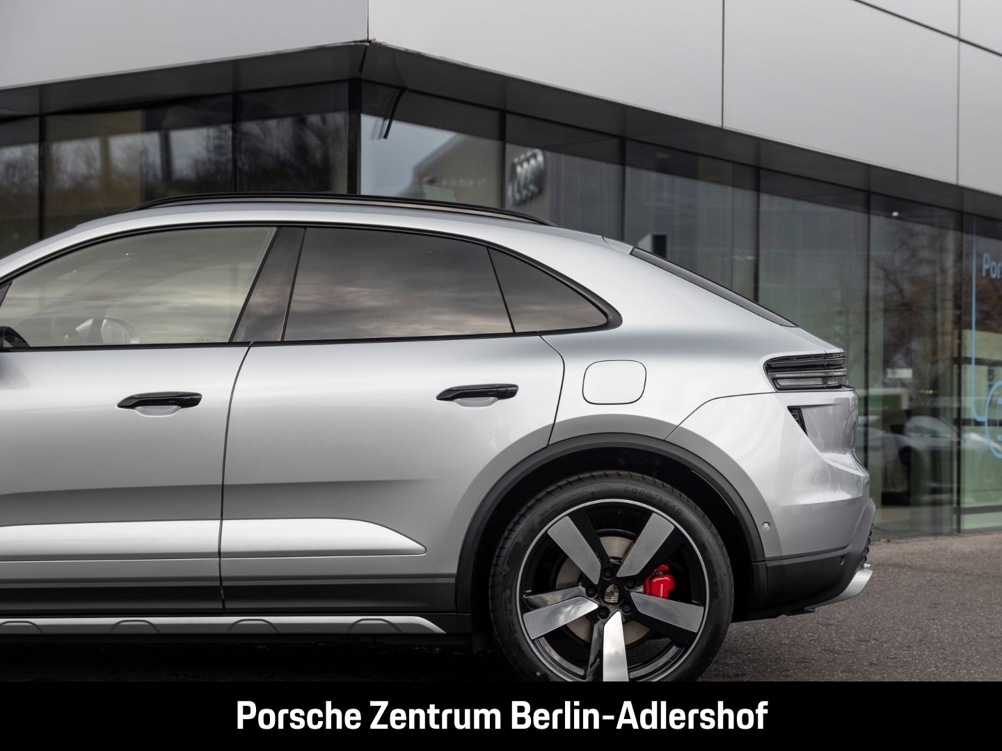 Porsche Macan Turbo - Samsaru's Car Outlet