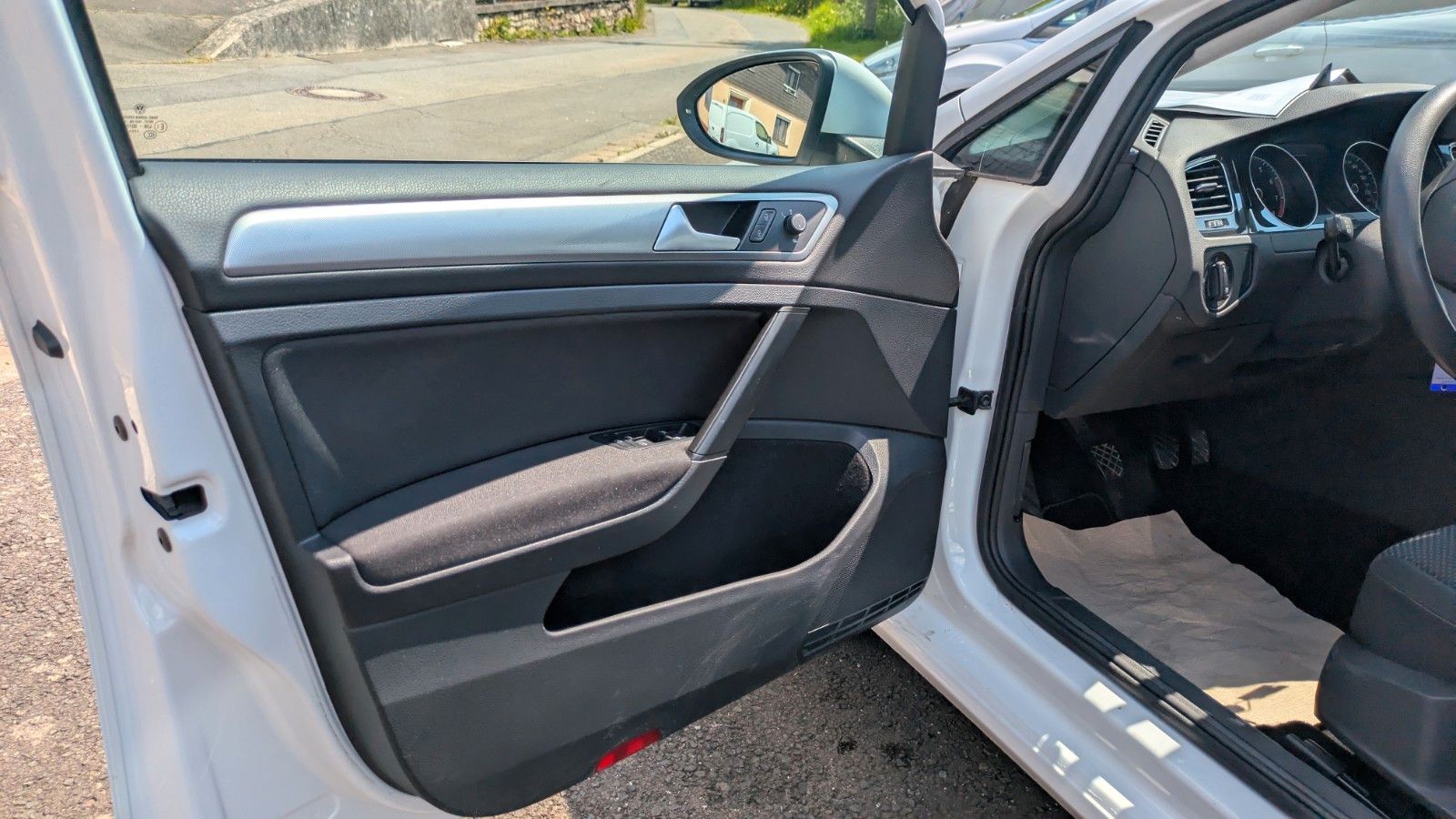 Volkswagen Golf VII Variant Trendline - Samsaru's Car Outlet