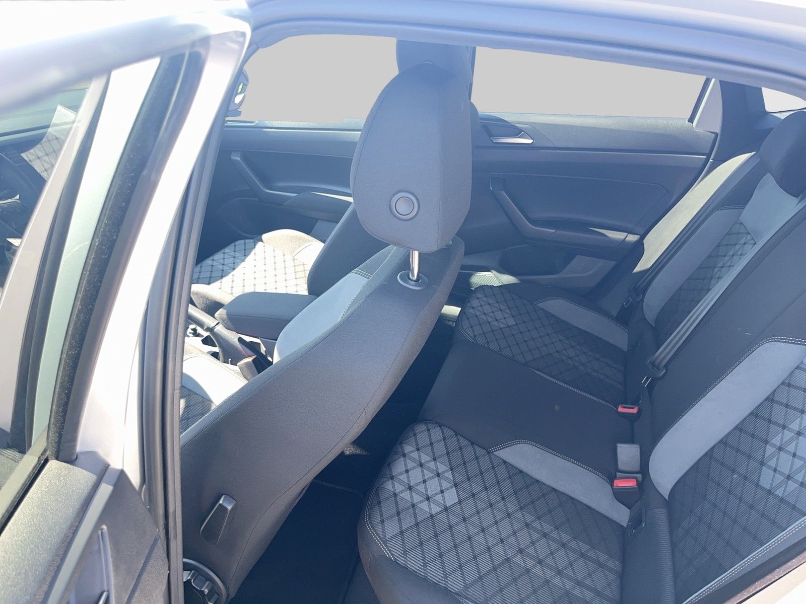 Volkswagen Polo R-Line 1.0 TSI DSG - Samsaru's Car Outlet