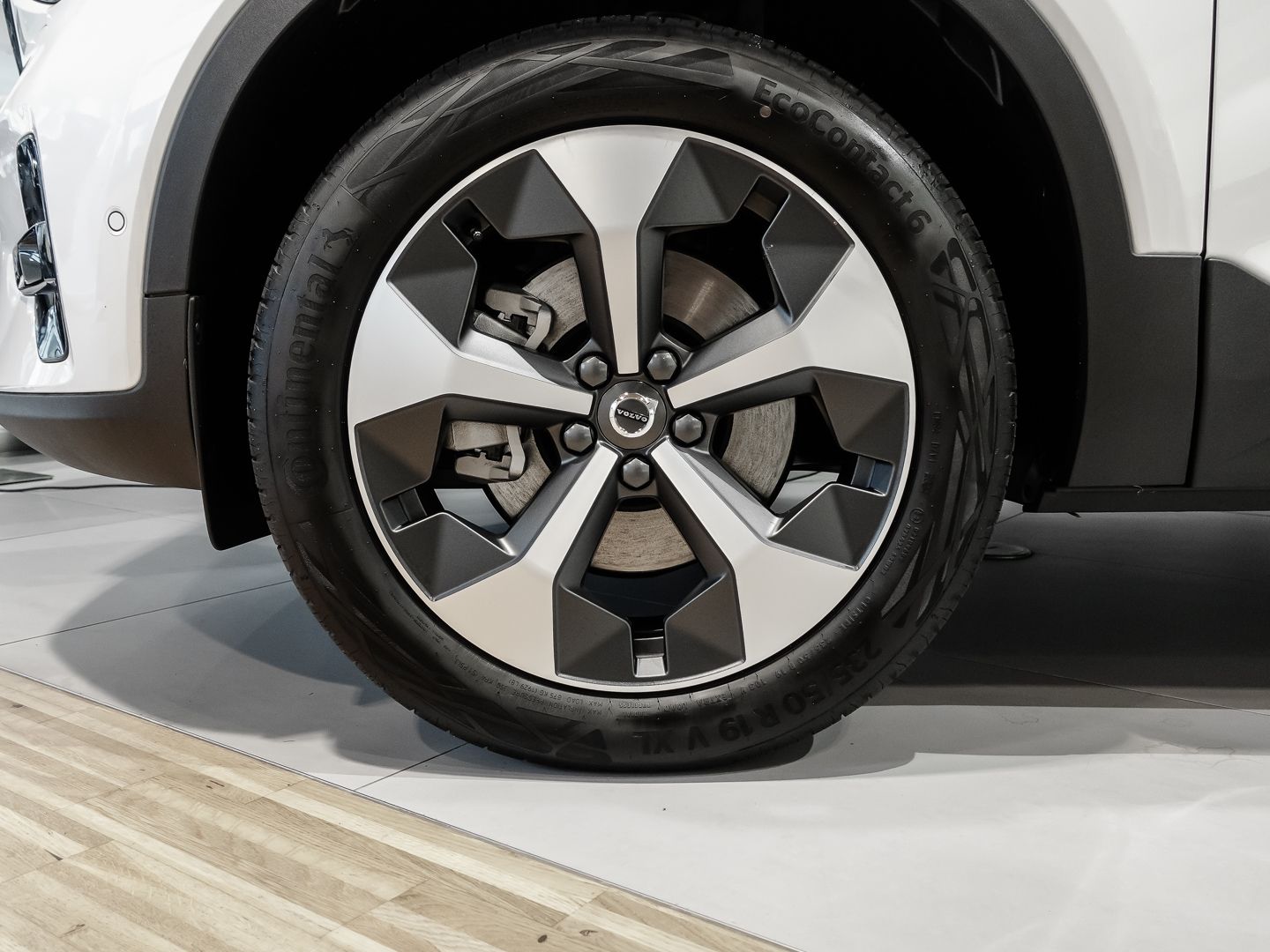 Volvo XC40 B3 Benzin Plus Dark - Samsaru's Car Outlet