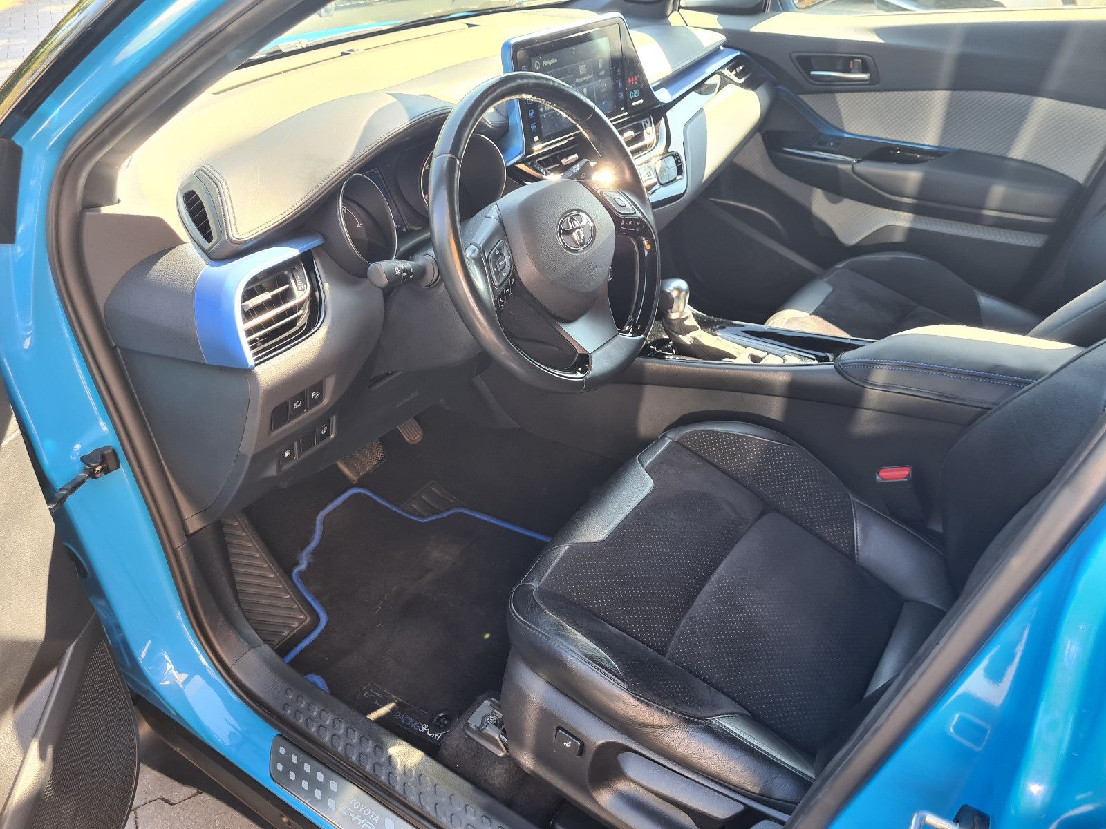 Toyota C-HR Hybrid Style - Samsaru's Car Outlet