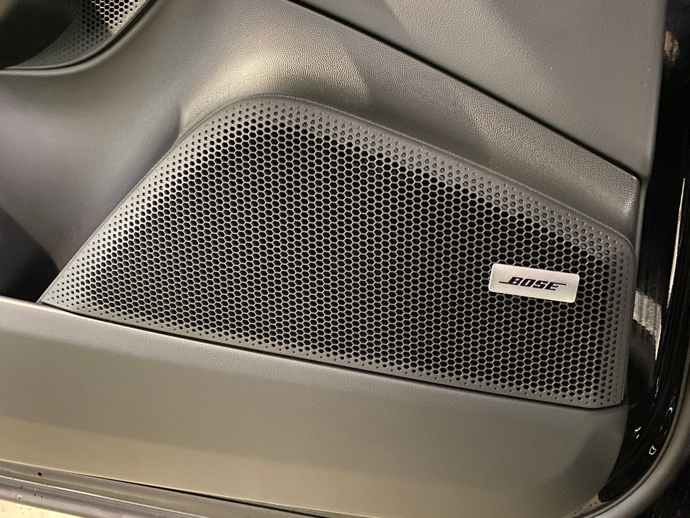 Porsche Macan 4 | Panorama Dachsystem | Beifahrerdisplay