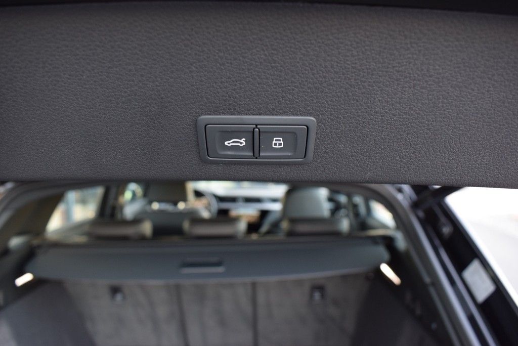Audi Q8 50 e-tron quattro S-line - Samsaru's Car Outlet