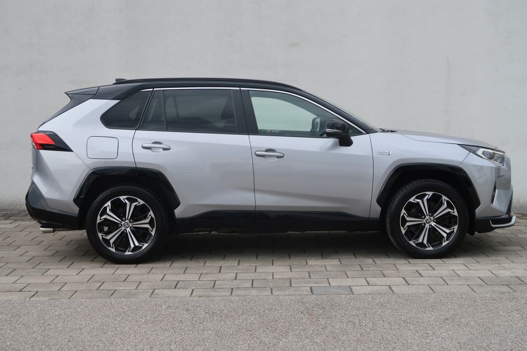 Toyota RAV 4 Plug-in-Hybrid - Samsaru's Car Outlet
