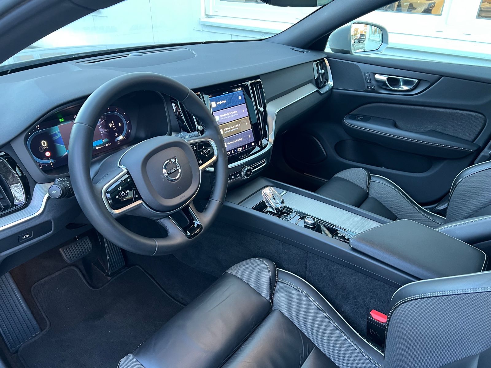 Volvo V60 Cross Country B4 D AWD Autom. Plus GARANTIE