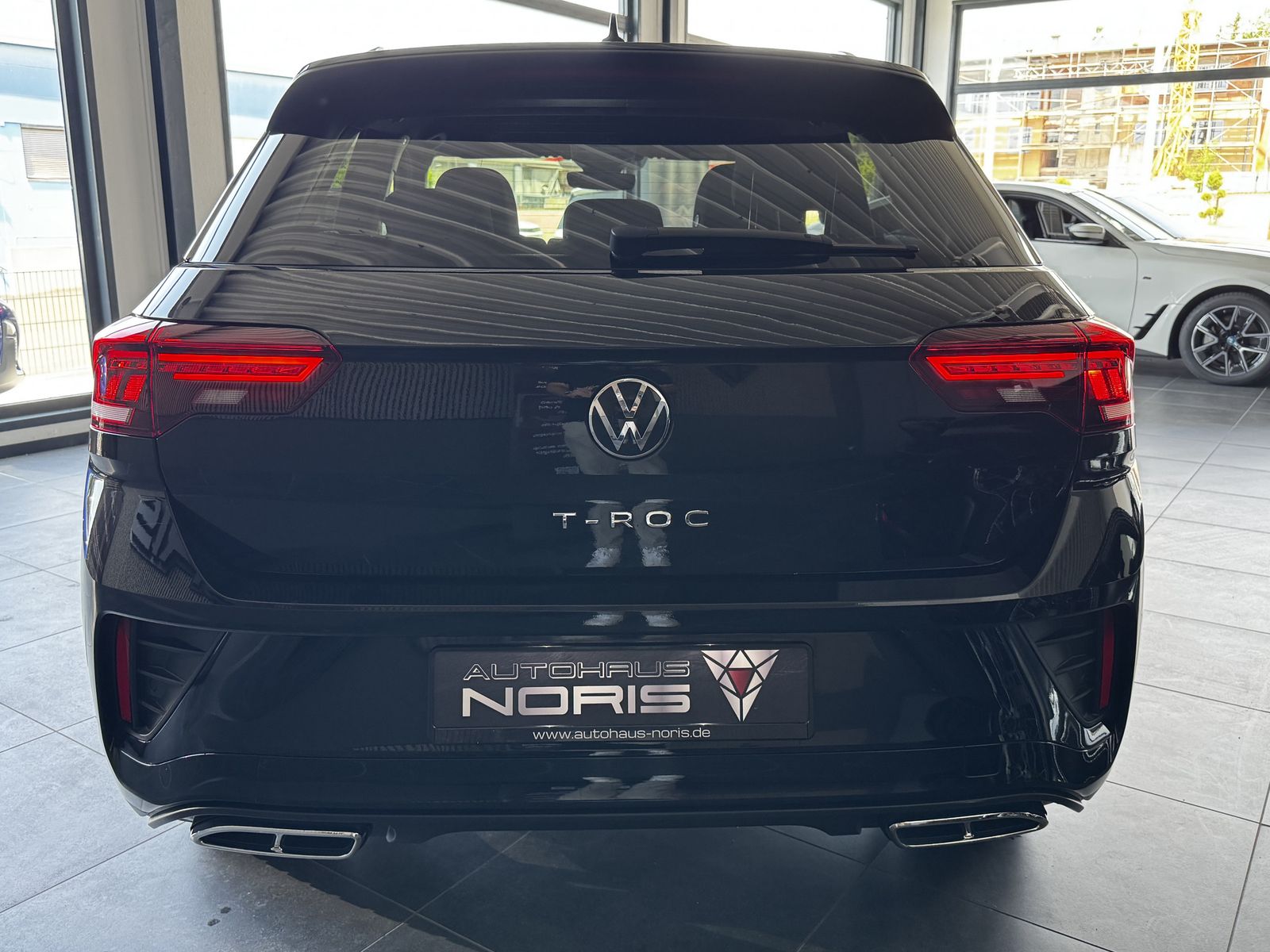Volkswagen T-Roc 1.0 TSI R-Line - Samsaru's Car Outlet