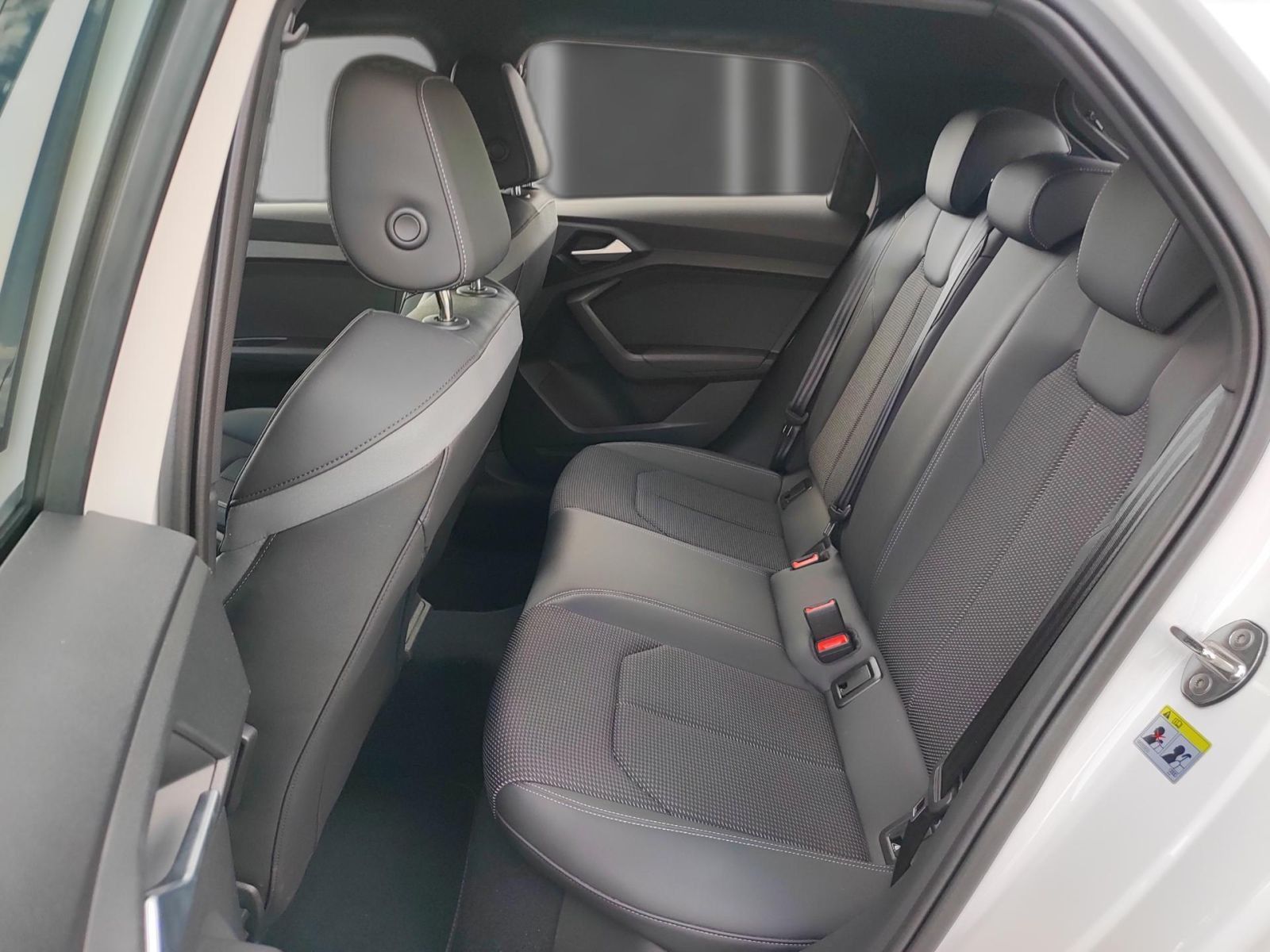 Audi A1 Sportback 25 TFSI S line int. S tronic *SHZ*