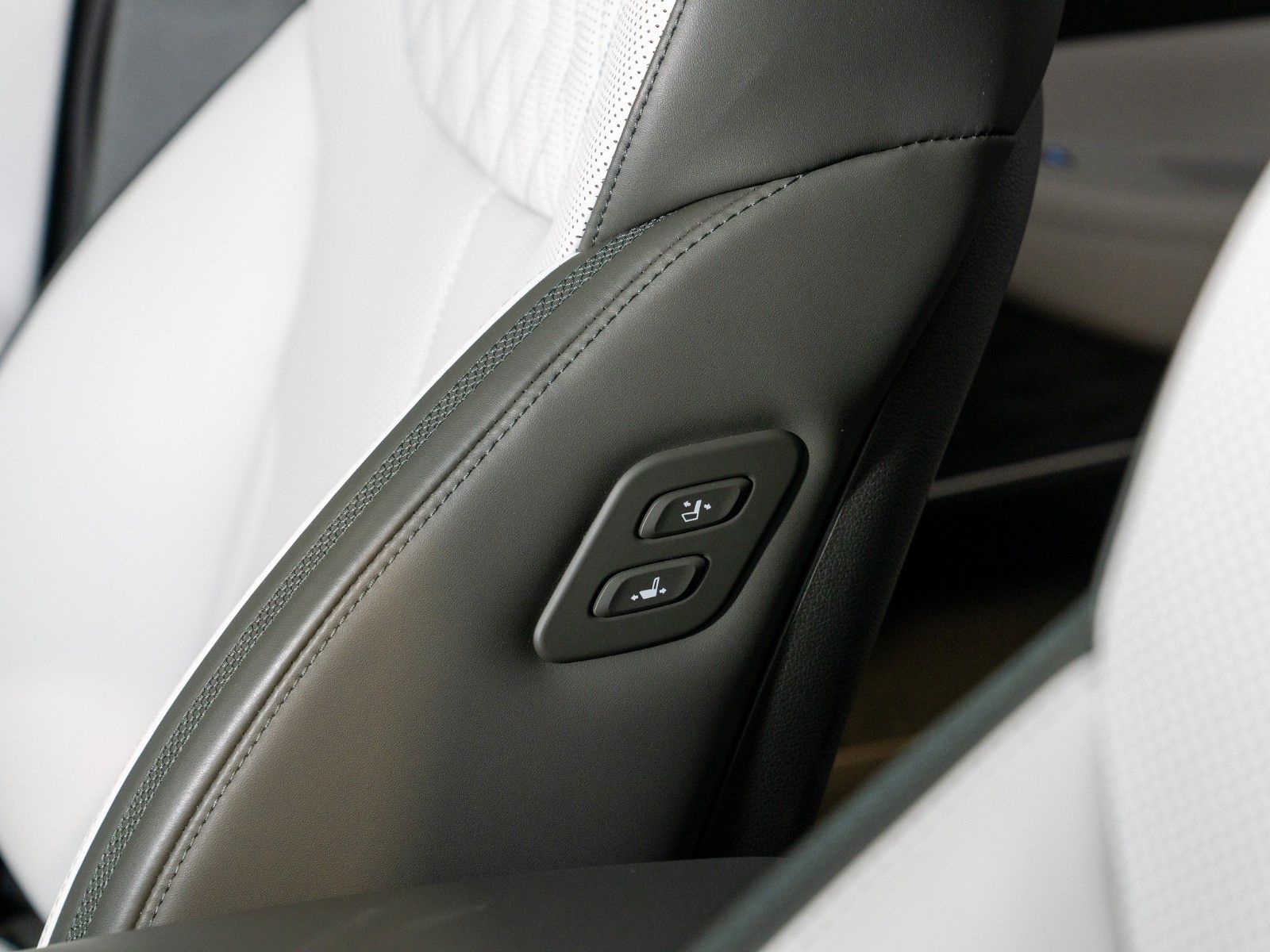 Hyundai Santa Fe Signature Plug-In Hybrid 4WD - Samsaru's Car Outlet