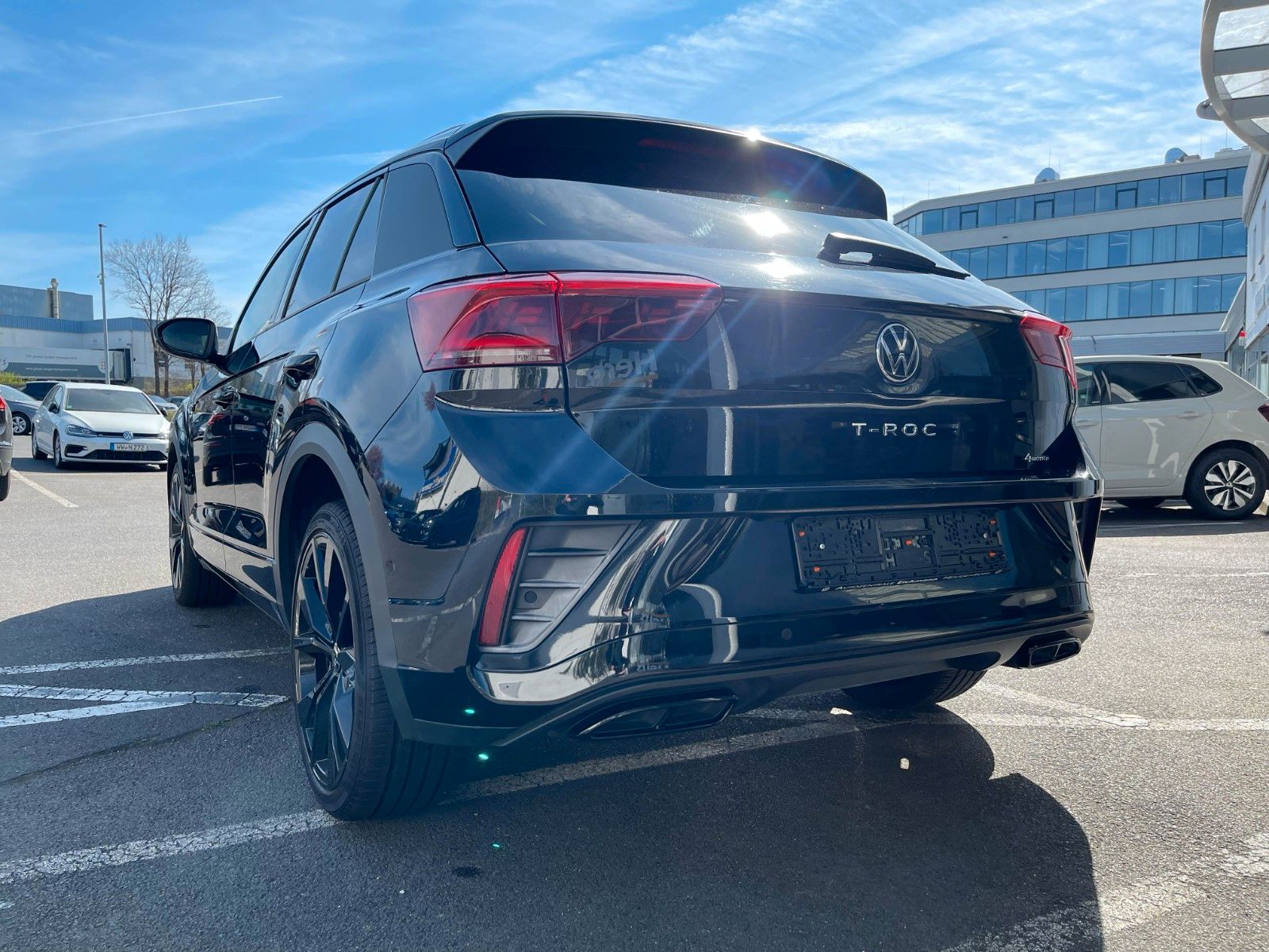 Volkswagen T-Roc R-Line 2.0 TSI Allrad - Samsaru's Car Outlet