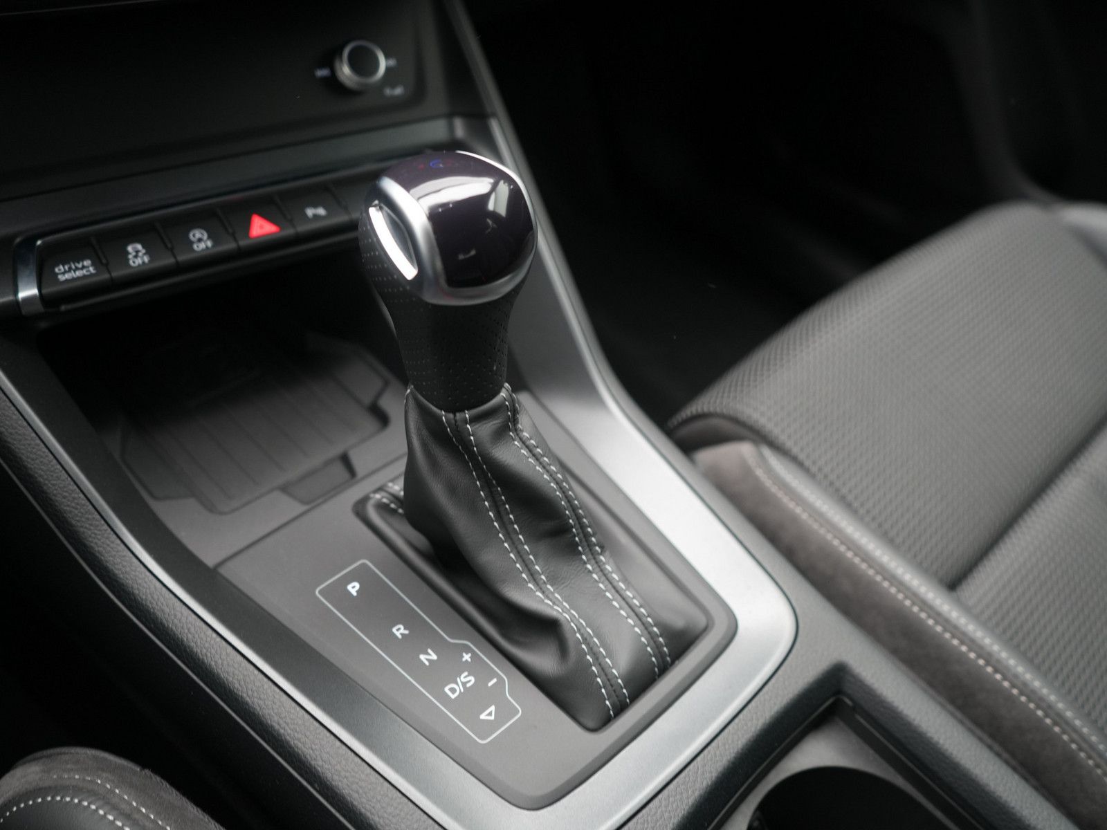 Audi Q3 S line quattro - Samsaru's Car Outlet