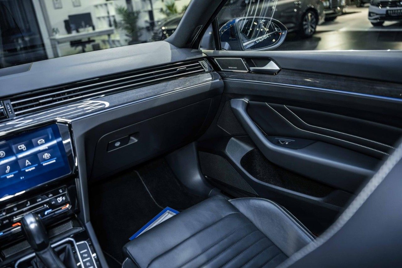 Volkswagen Passat 2.0 TDI DSG 2x R-Line STAHZG H&K PANO AHK