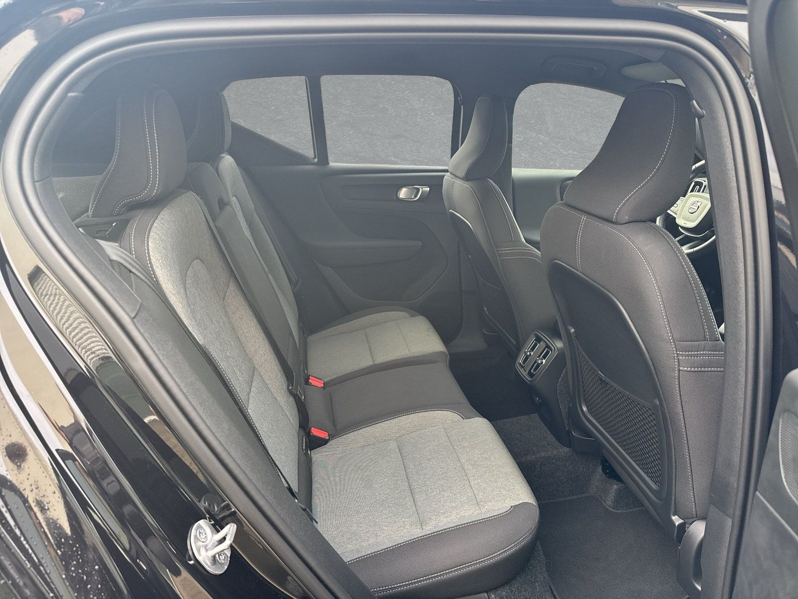 Volvo XC40 B3 Benzin Plus Black Edition *AHK*