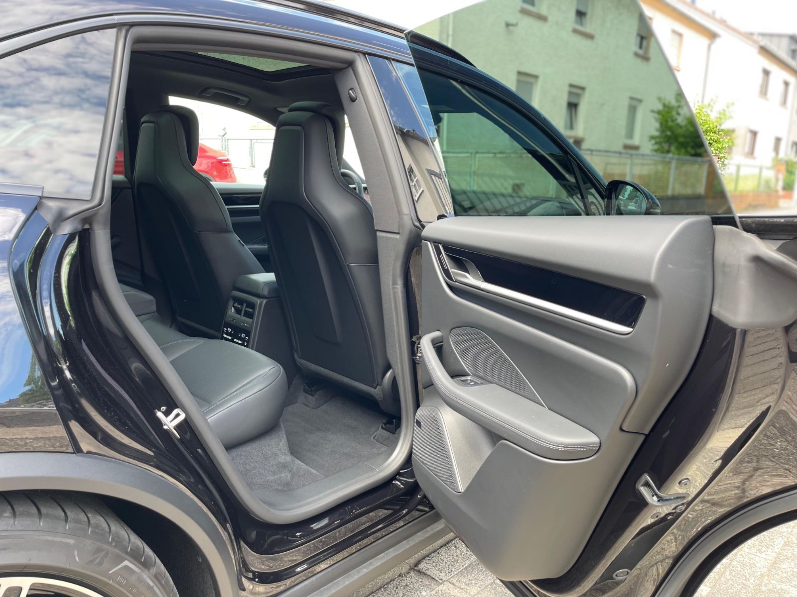 Porsche Macan 4 - Samsaru's Car Outlet