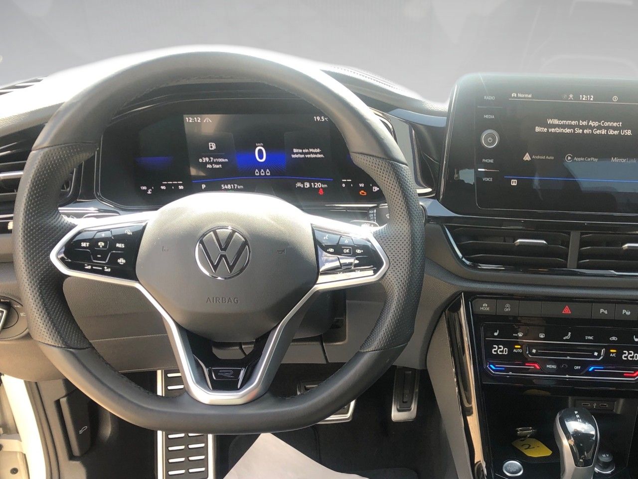Volkswagen T-Roc 2.0 l TDI DSG R-Line+ - Samsaru's Car Outlet