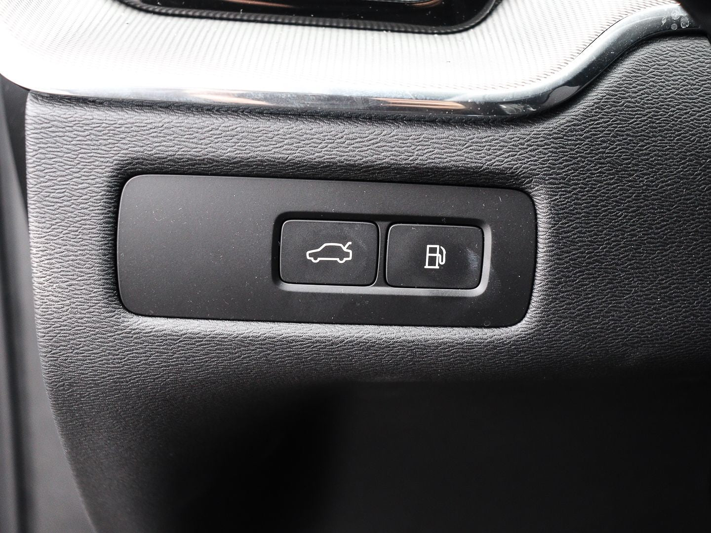 Volvo XC60 Plus Black Edition Recharge Plug-In Hybrid