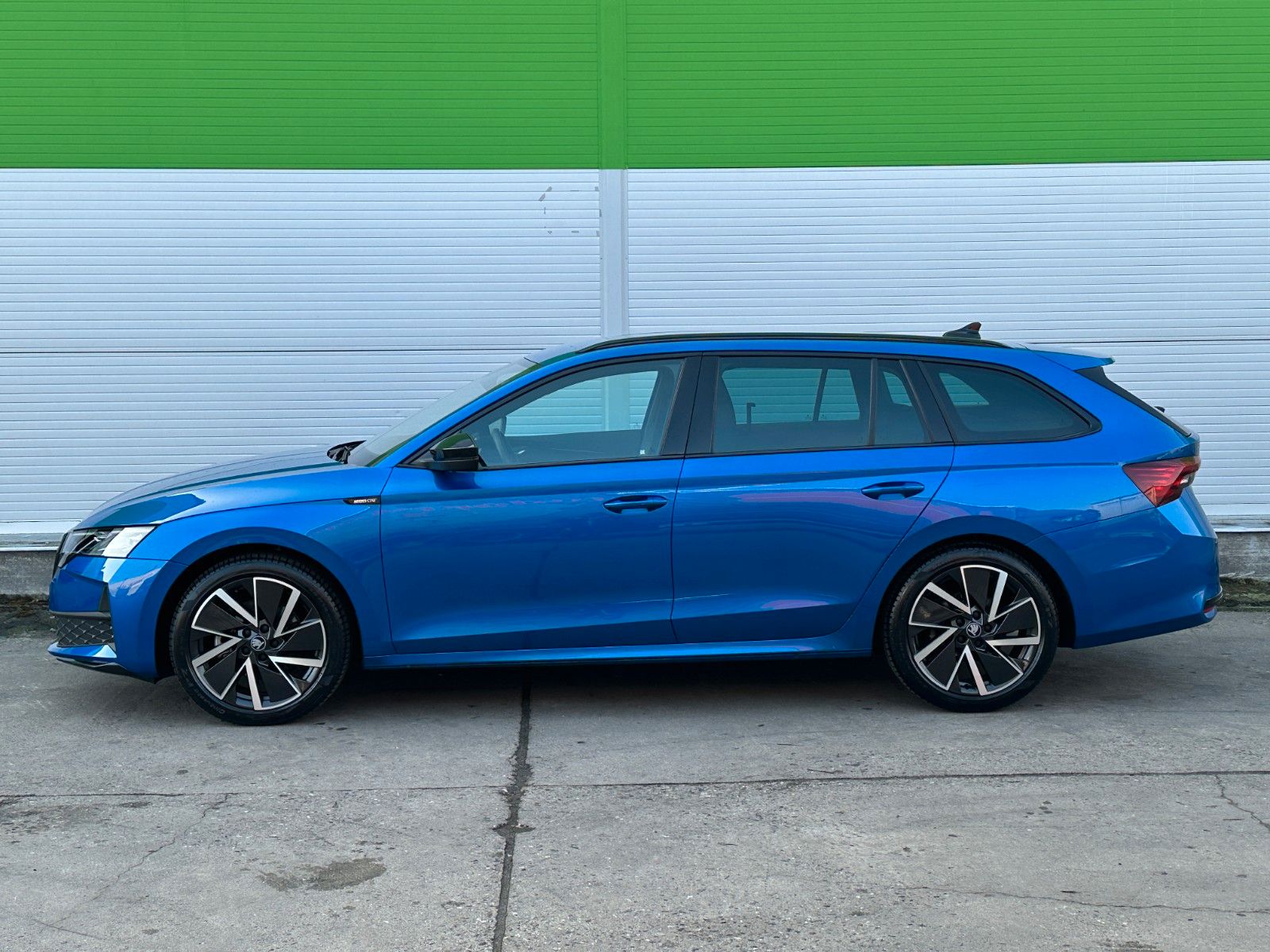 Skoda 204PS 4x4 DSG Sportline NAVI KAMERA eHK LM18"AHK