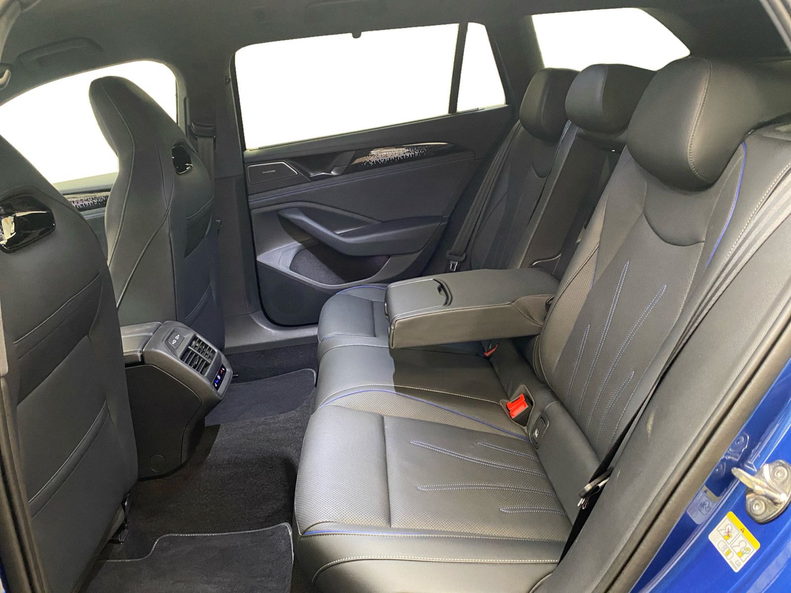 Volkswagen Passat Variant 2.0TDI 4Mo R-Line Signature Stand