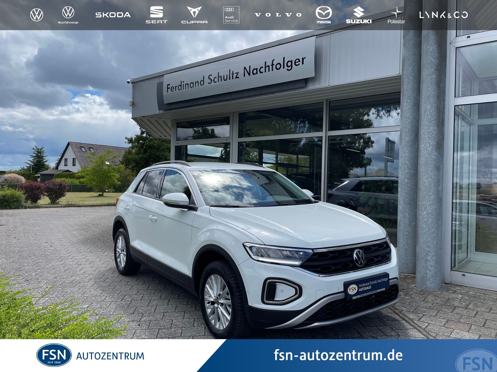 Volkswagen T-Roc 1.5 TSI Life DSG - Samsaru's Car Outlet