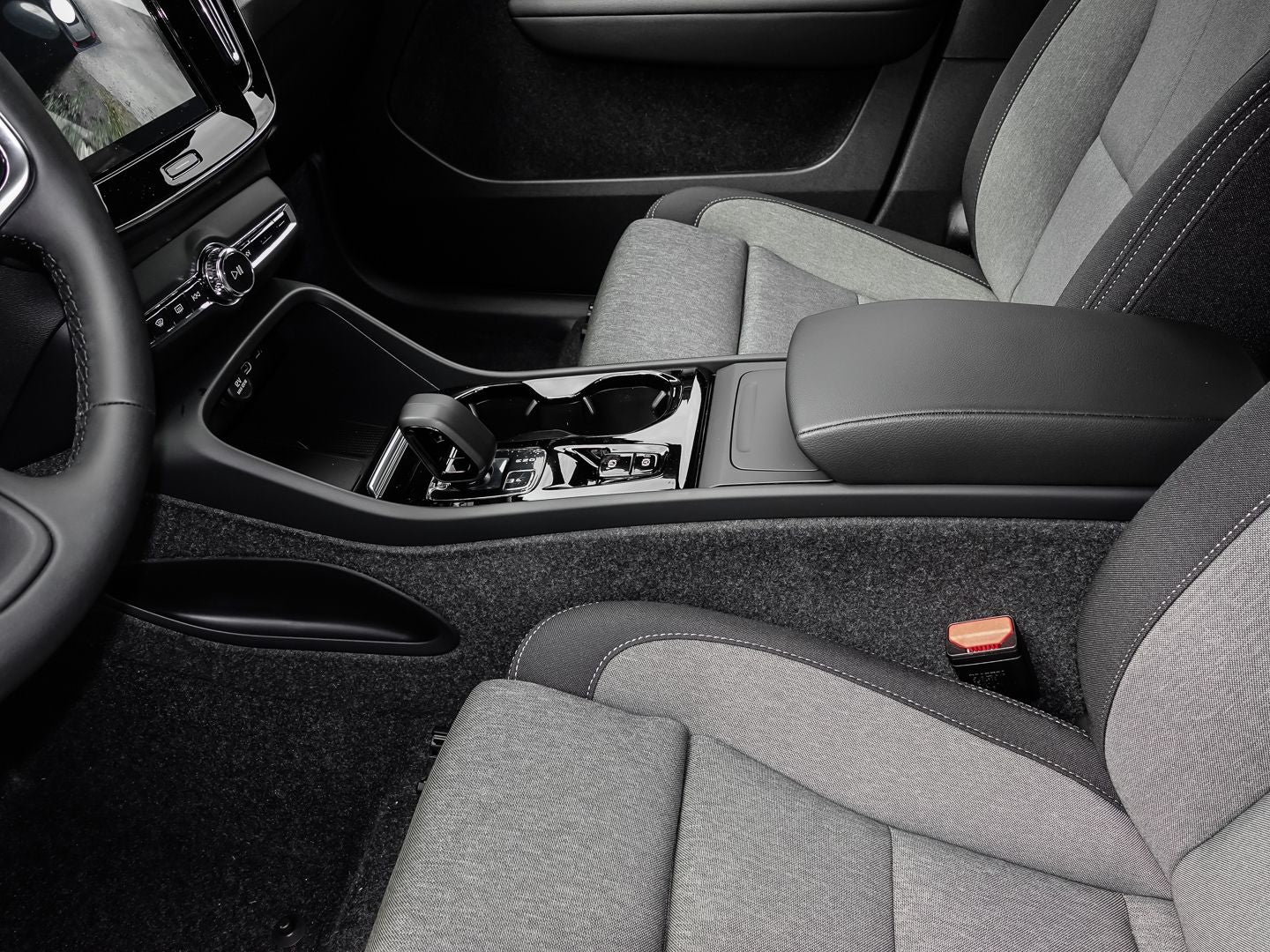 Volvo XC40 B3 Benzin Plus Dark - Samsaru's Car Outlet