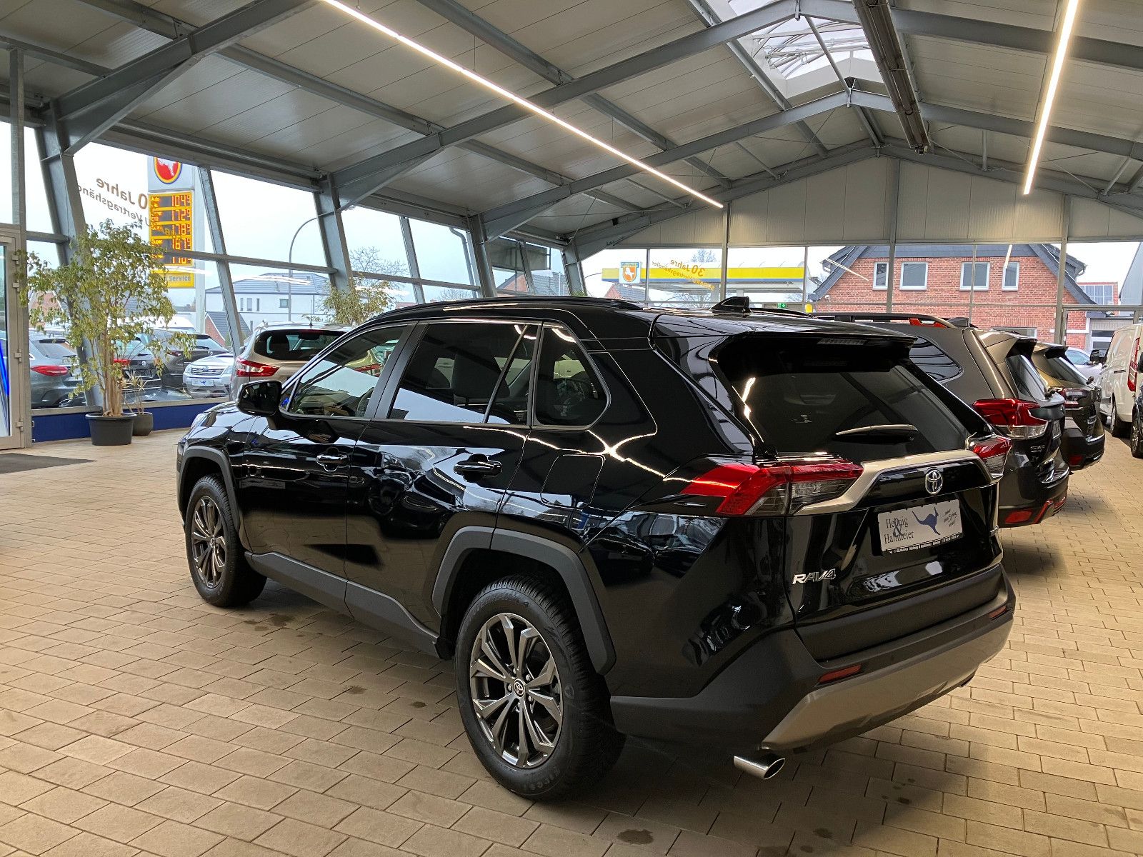 Toyota RAV 4 2.5 Hybrid Business Edition - Samsaru's Car Outlet