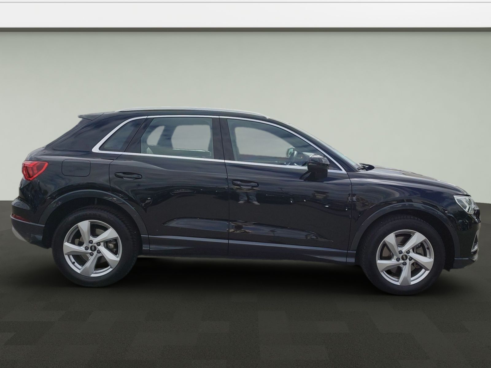 Audi Q3 advanced 40 TDI quattro - Samsaru's Car Outlet