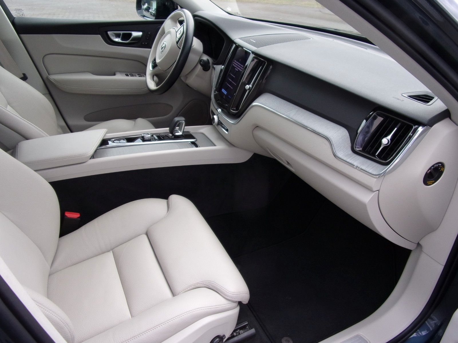 Volvo XC 60 B4 Plus Dark AWD