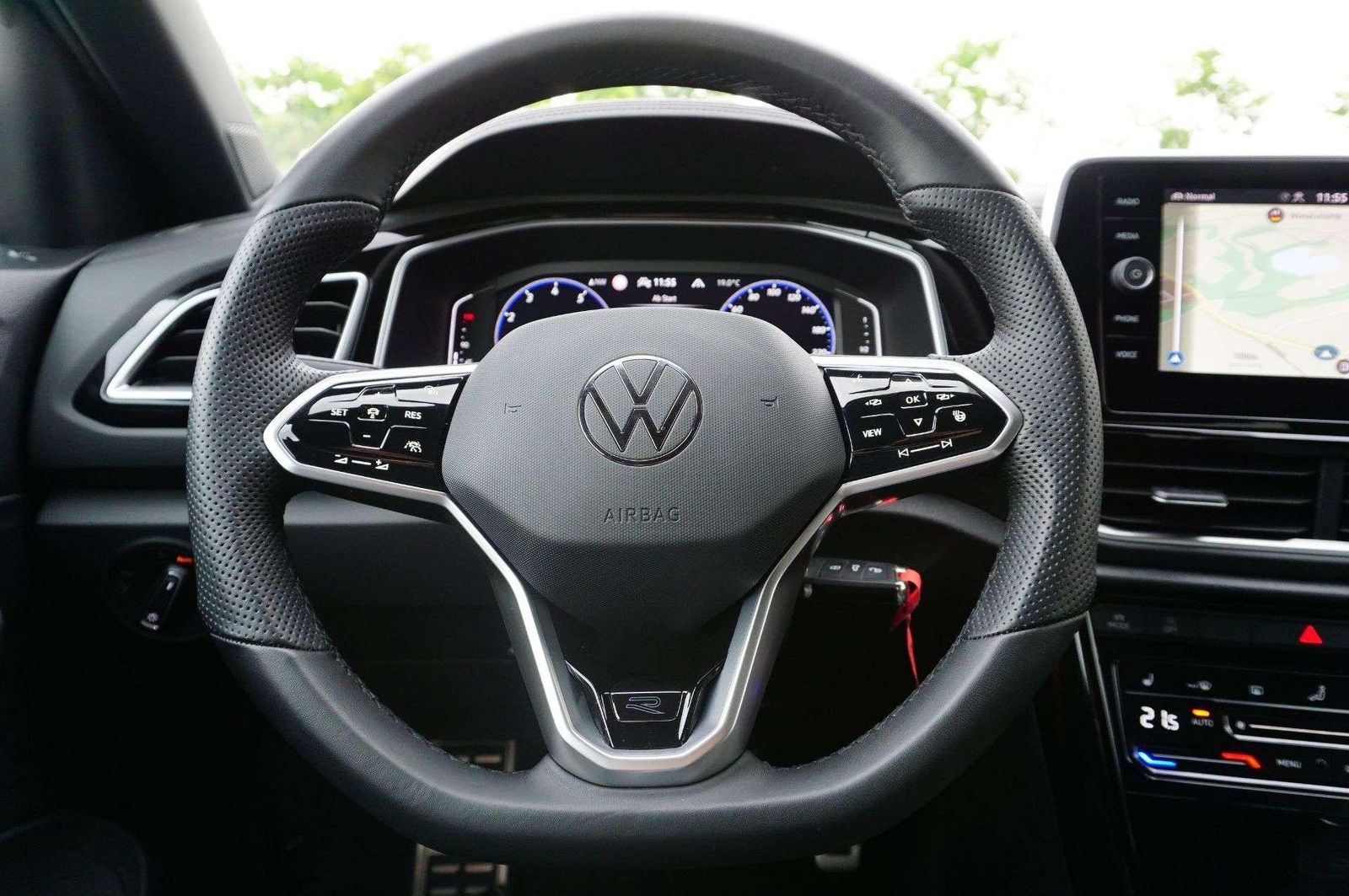 Volkswagen T-Roc R-Line - Samsaru's Car Outlet
