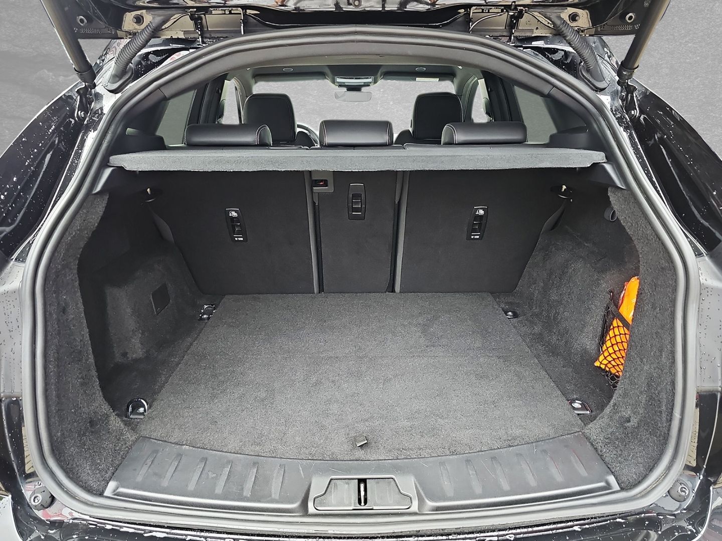 Jaguar E-Pace P200 AWD R-Dynamic HSE 20 AHK BLACK PACK