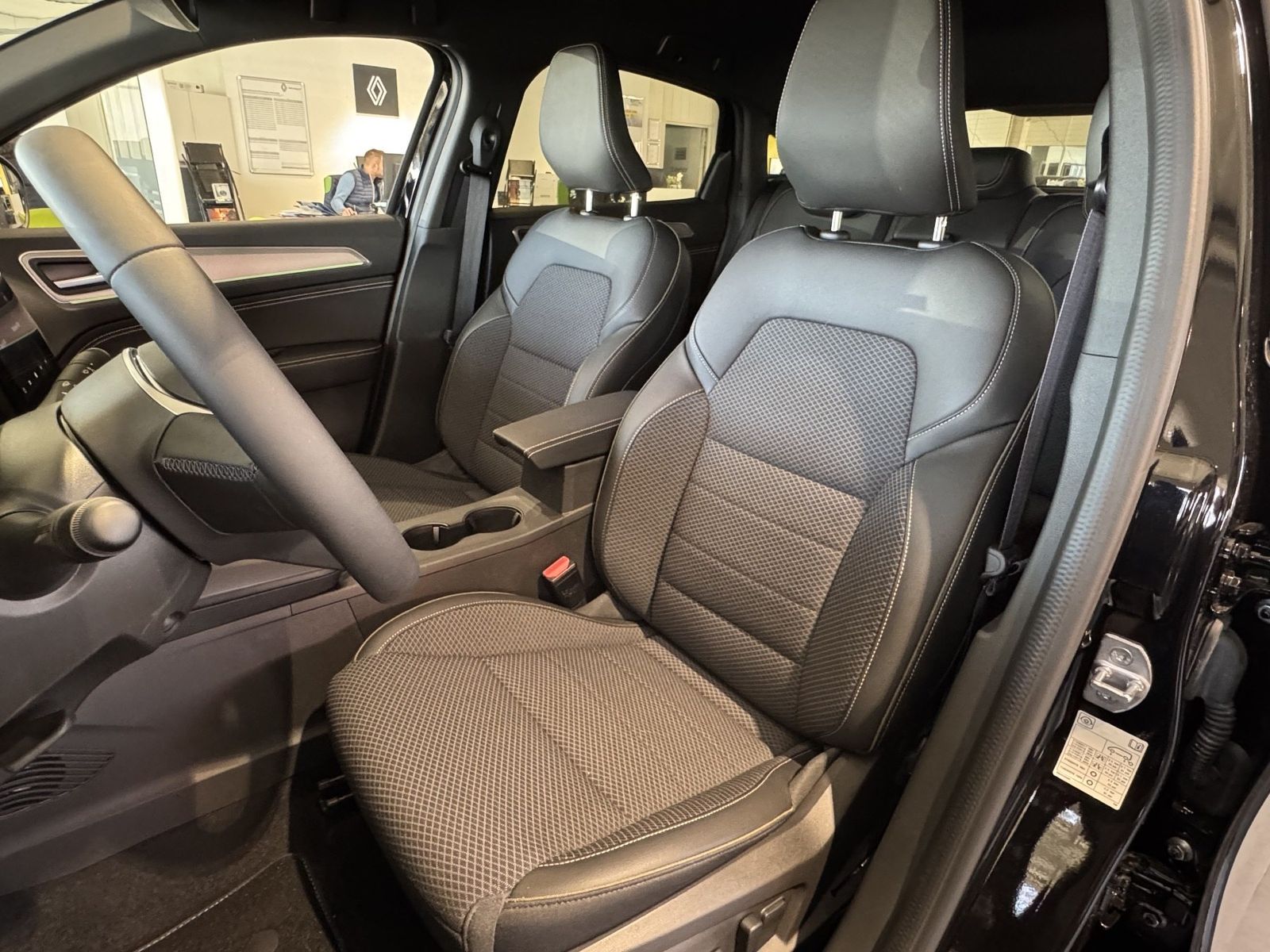 Renault Arkana TECHNO E-Tech Full Hybrid - Samsaru's Car Outlet